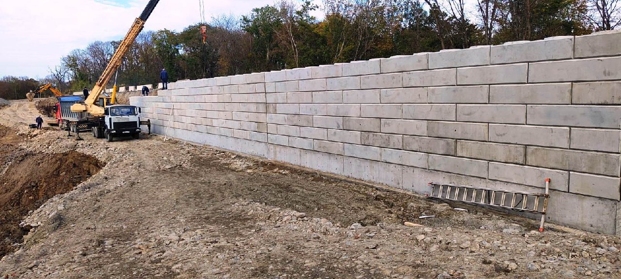 Завершен второй этап строительства подпорных стен на участке моздокской трассы, проходящем по склонам Сунженского хребта