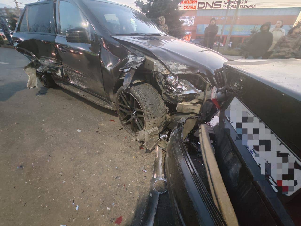 Во Владикавказе произошло ДТП с участием шести автомобилей