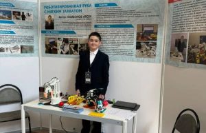 10-классник из Владикавказа получил премию главы республики за проект роботизированной руки с мягким захватом