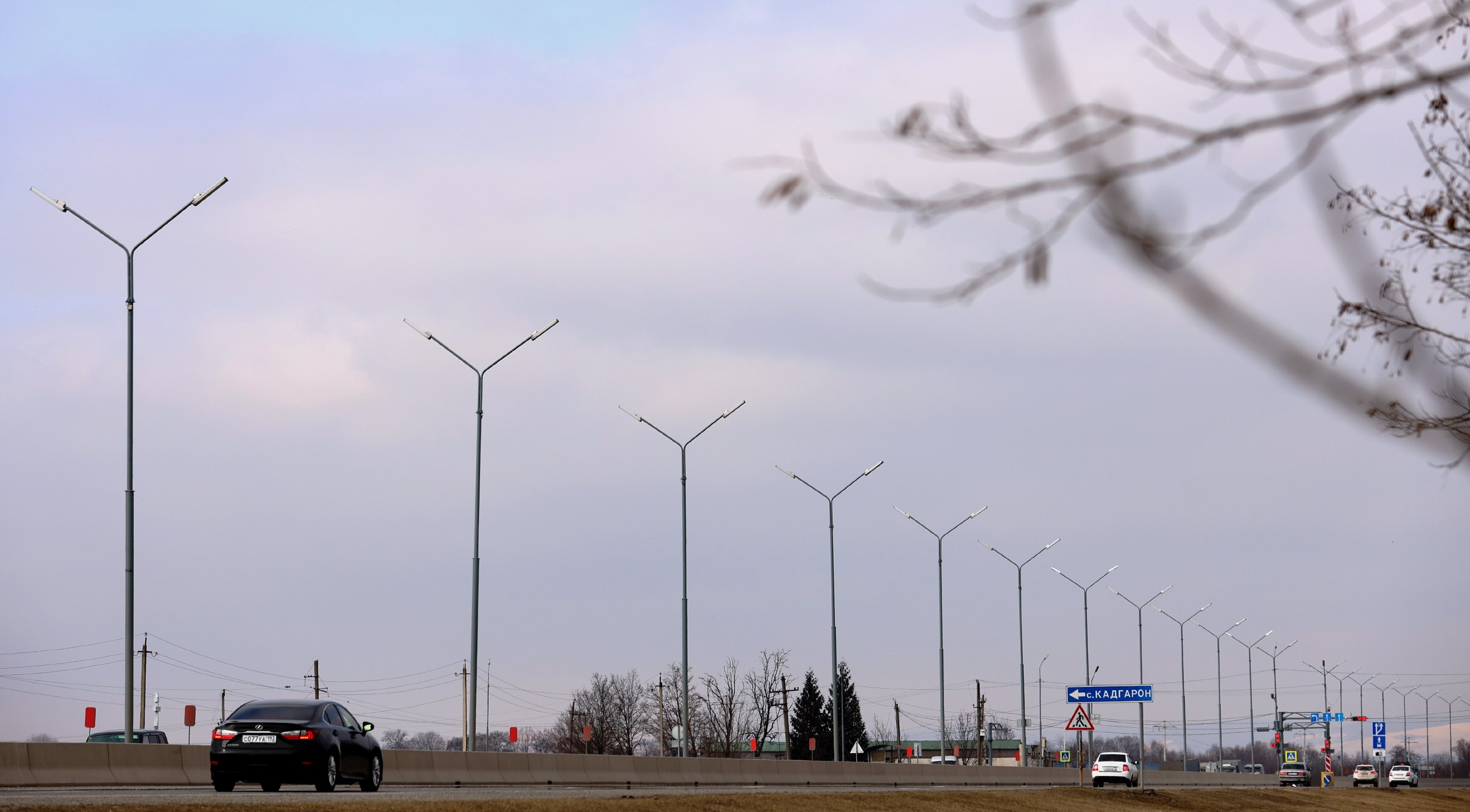 Линии искусственного освещения появились в этом году на семи участках дорог в Северной Осетии