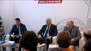 Республикæйы 17 скъолайы æддаг къултæ ивгъуыд аз саив кодтой Советон Цæдисы æмæ Уæрæсейы хъæбатырты сурæттæй