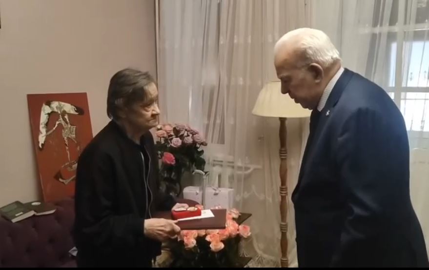 Алан Гаглоев наградил Ирину Таболову Орденом Почета