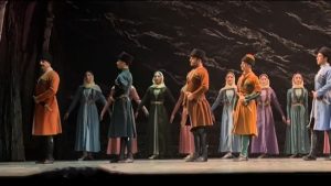 Цæгат Ирыстоны сгуыхт артист Цæболты Азæмæтæн йæ профессионалон карьерæ фæци, сценæйы уæвгæйæ