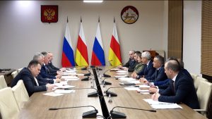 Борис Джанаев и заместитель полпреда президента в СКФО Максим Владимиров обсудили реализацию программ в Северной Осетии