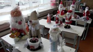 Более 30 главных персонажей Нового года сделали в Центре детского творчества в Моздоке