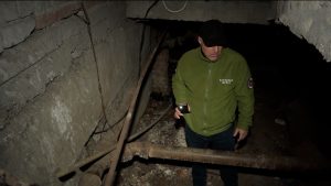 Жильцы дома на улице Галковского во Владикавказе уже около десяти лет мучаются от засоров и прорывов канализационной трубы в подвале здания