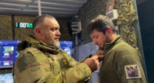 Командир отряда «Алания» вручил новогодние награды бойцам на передовой