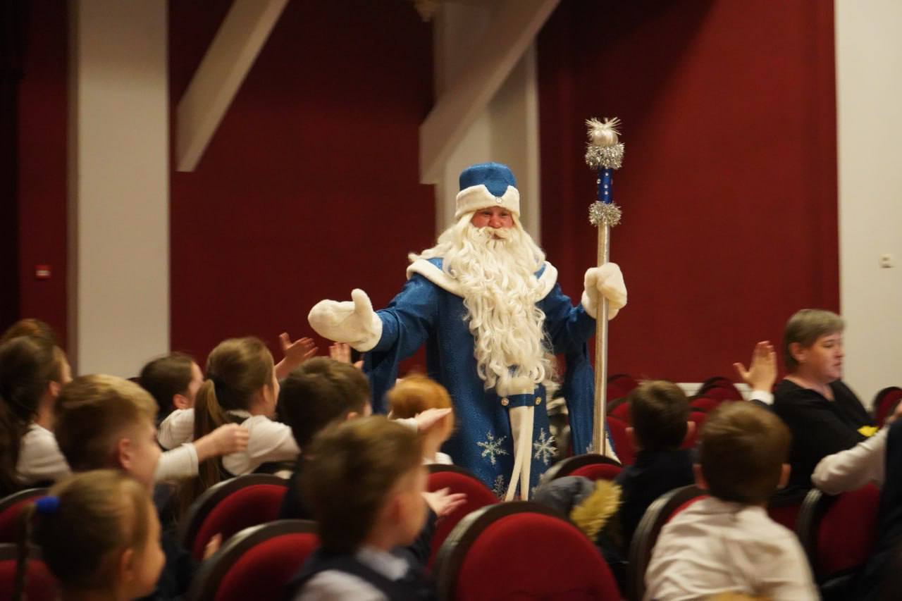 Более 20 тысяч сладких подарков получили дети из многодетных и малоимущих семей, а также семей участников СВО