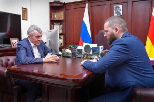 Сергей Меняйло провел рабочую встречу с новым председателем совета регионального отделения «Движения первых» Иристоном Кесаевым