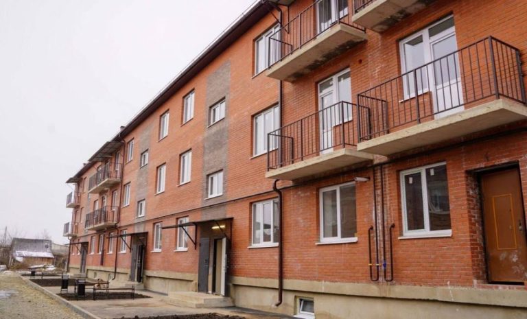 Около 770 жителей Северной Осетии переселят из аварийного жилья к 2028 году