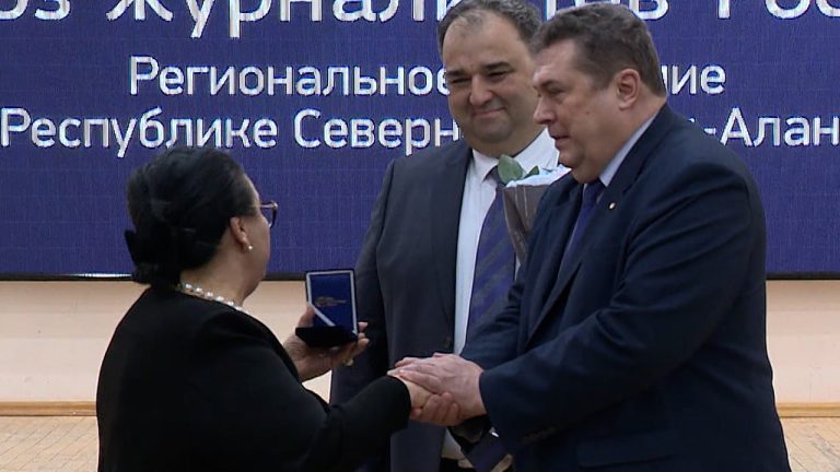 Владимир Соловьев вручил награды Союза журналистов России представителям медиаотрасли Северной Осетии