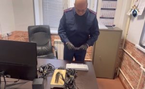 Трое жителей Северной Осетии, в том числе несовершеннолетний, подозреваются в работе на телефонных мошенников