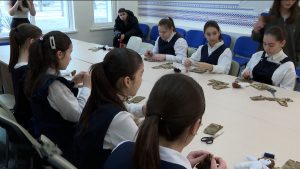 Сæрмагонд æфсæддон операцийы архайджыты сывæллæттæн арæзт æрцыдысты дæсныйадæвдисæг ахуыртæ куклатæ аразынæй