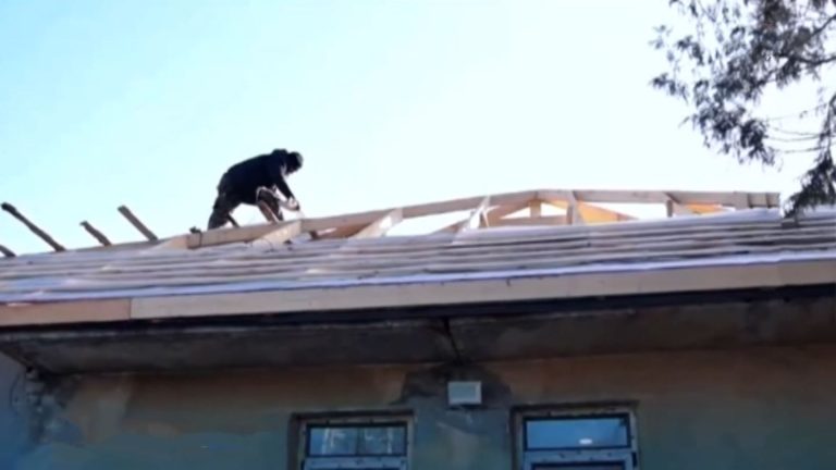 Администрация Владикавказа проводит ремонт кровли в 87-м детском саду