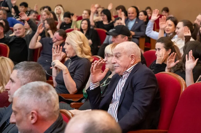 Жесткие требования к оформлению фасадов, согласование выступлений уличных музыкантов: проект Правил благоустройства Владикавказа поддержали на публичных слушаниях