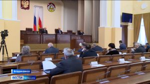 Тарифы на коммунальные услуги обсудили на заседании совета парламента