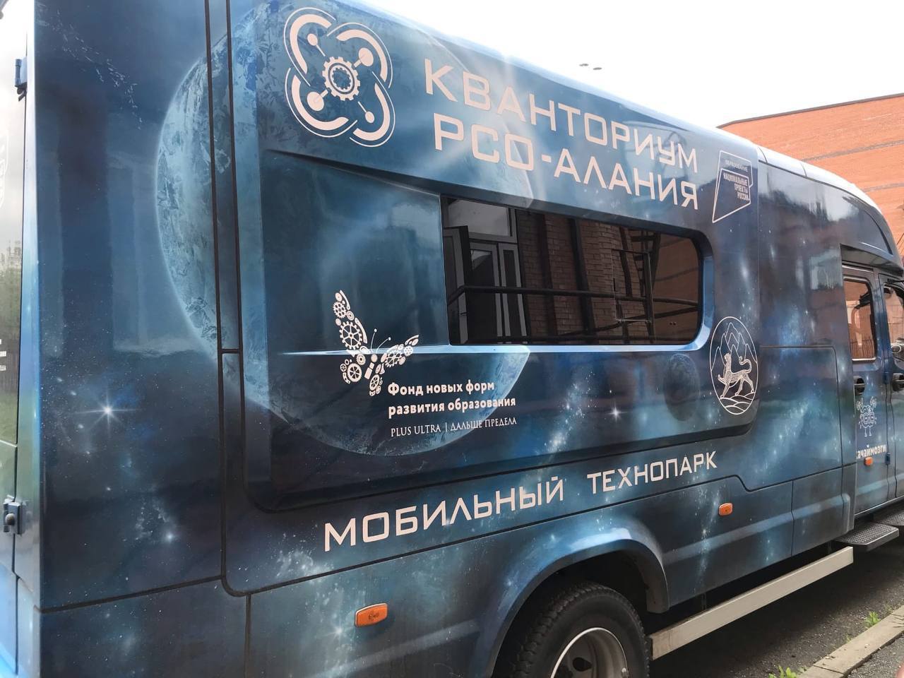 В 2025 году благодаря мобильному технопарку «Кванториум» более 4 тысяч детей охвачены образовательными программами