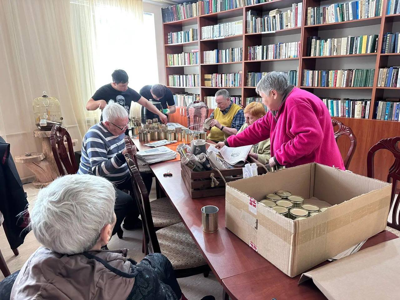 Подопечные дома-интерната «Забота» регулярно изготавливают и передают окопные свечи для бойцов в зону СВО