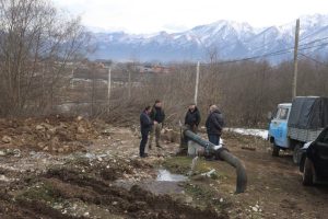 В Тарском модернизируют самоизливные скважины для решения проблем с водой в Пригородном районе