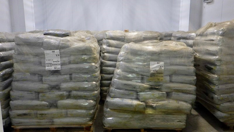 Ввоз 22 тонн рыбьего корма пресекли североосетинские таможенники