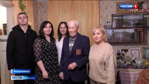 Сотрудники администрации Владикавказа поздравили ветеранов с Днем защитника Отечества