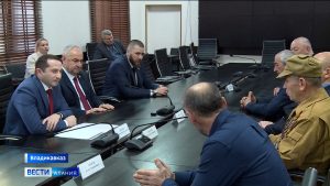 В преддверии Дня защитника Отечества Таймураз Тускаев встретился с ветеранами боевых действий в Афганистане и участниками СВО