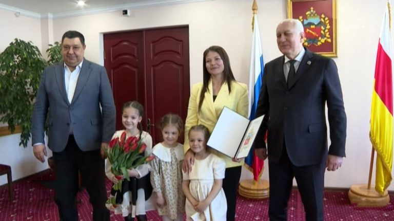 16 молодых семей Владикавказа получили жилищные сертификаты