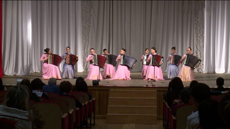 Во Владикавказе прошел конкурс памяти народной артистки Северной Осетии Симы Ревазовой «Пой, фæндыр!»