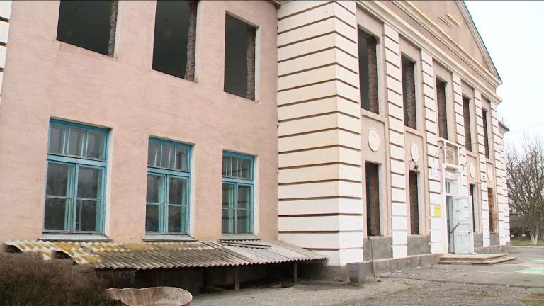 Капитальный ремонт школы поселка Притеречный планируют завершить к августу