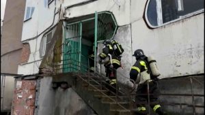 Огнеборцы Владикавказского гарнизона отработали тушение пожаров в зданиях повышенной этажности