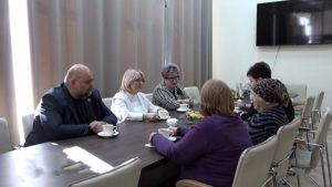 Во Владикавказе в преддверии Международного женского дня чествовали мам, чьи сыновья удостоены звания Героя России