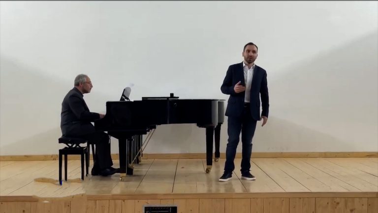 Солист Московского музыкального театра «Геликон-опера» Шота Чибиров выступил в музыкальной школе села Октябрьского