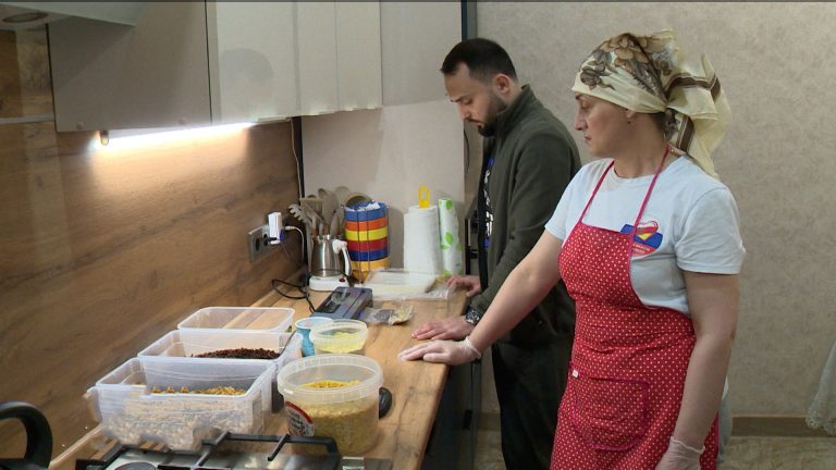 Всей семьей – навстречу Победе: пока сын приближает победу в зоне боевого соприкосновения, его мама делает все возможное в тылу