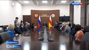 Сергей Меняйло вручил государственные награды работникам культуры Северной Осетии