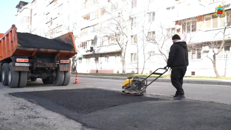 Сезон активного «ямочного» ремонта дорог начался во Владикавказе