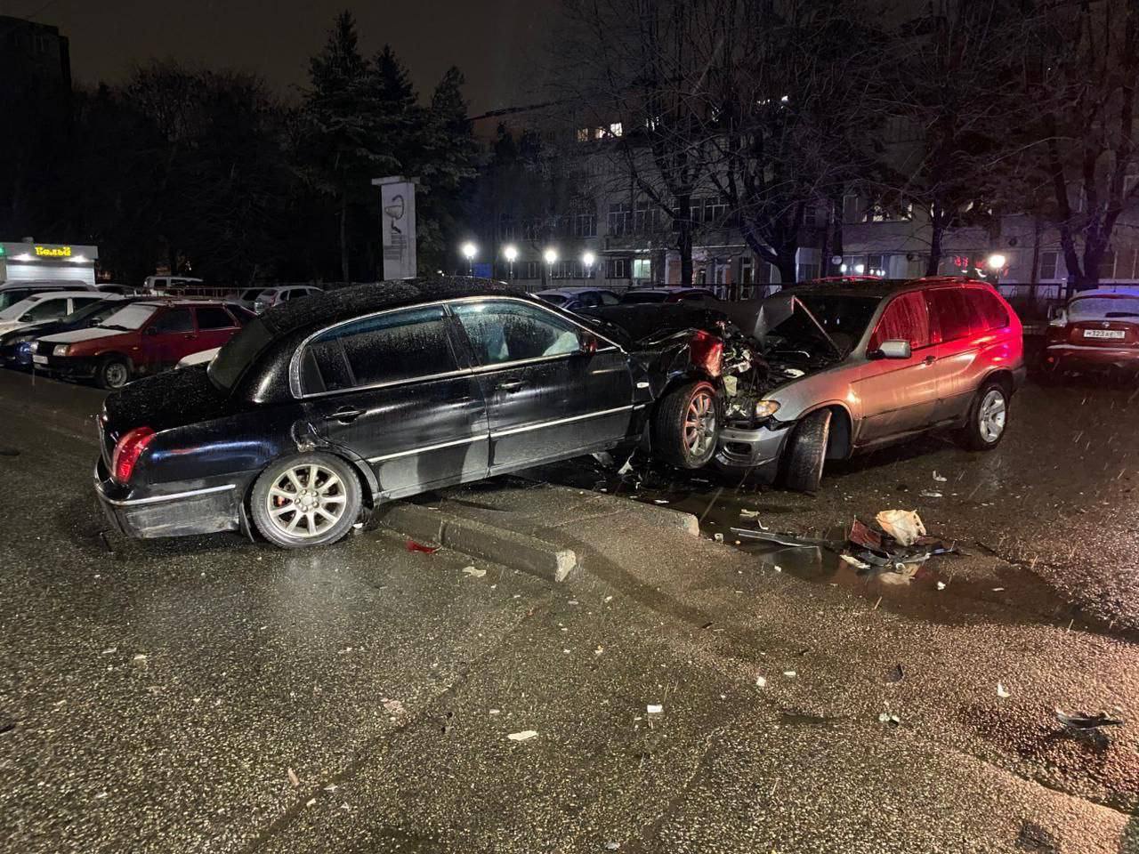 МВД республики проводит проверку по факту ДТП с участием трех автомобилей во Владикавказе