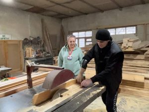 Участник СВО Алан Царикаев открыл столярную мастерскую, воспользовавшись господдержкой по социальному контракту