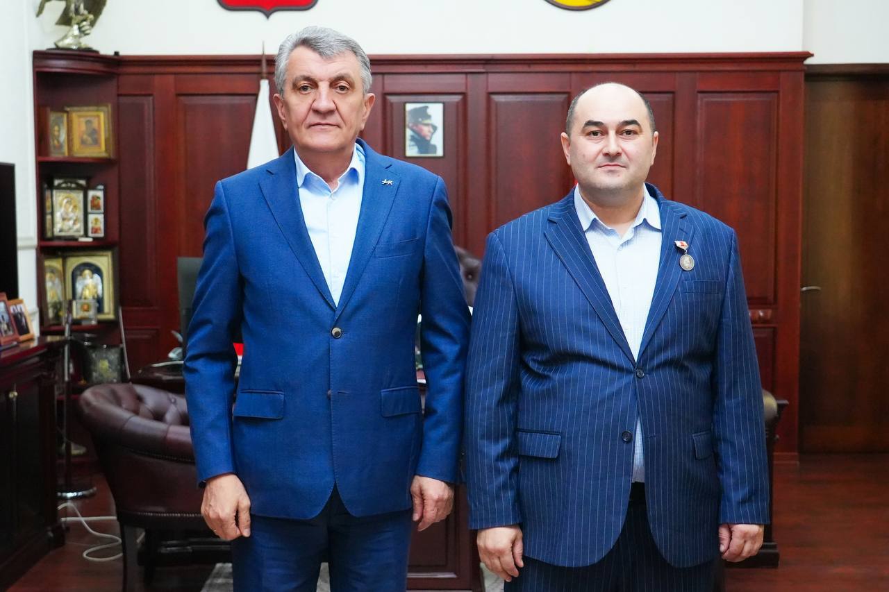 Участник СВО и сотрудник АМС Владикавказа Омар Хасцаев получил медаль «Во Славу Осетии»