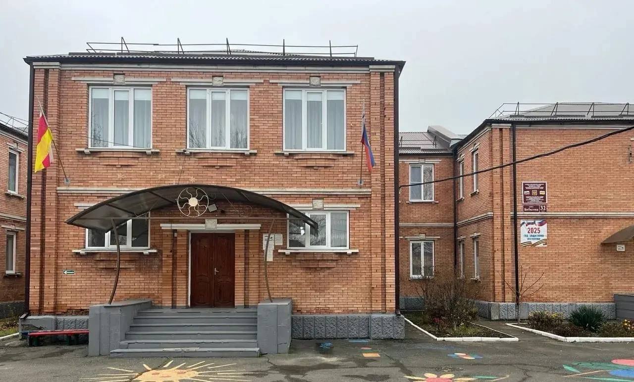 Специалисты приступили к капремонту детсада №2 в селении Сунжа