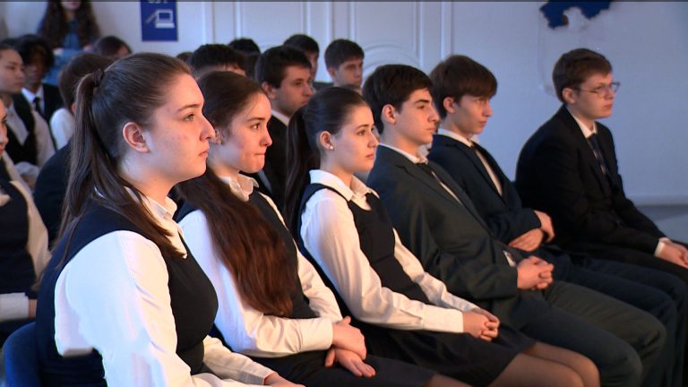 В общественной приемной партии «Единая Россия» абитуриентам дали бесплатные консультации по вопросам поступления и обучения