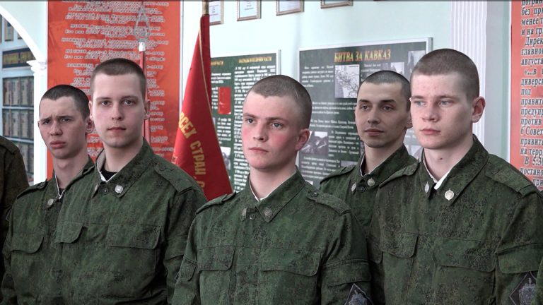 В Северную Осетию из разных регионов России прибыли призывники на срочную службу в погранвойска