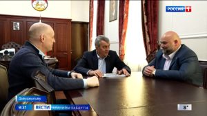 Сергей Меняйло фембæлд сæрмагонд æфсæддон операцийы ветеранты Ассоциацийы æххæстгæнæг директор Дмитрий Афанасьевимæ