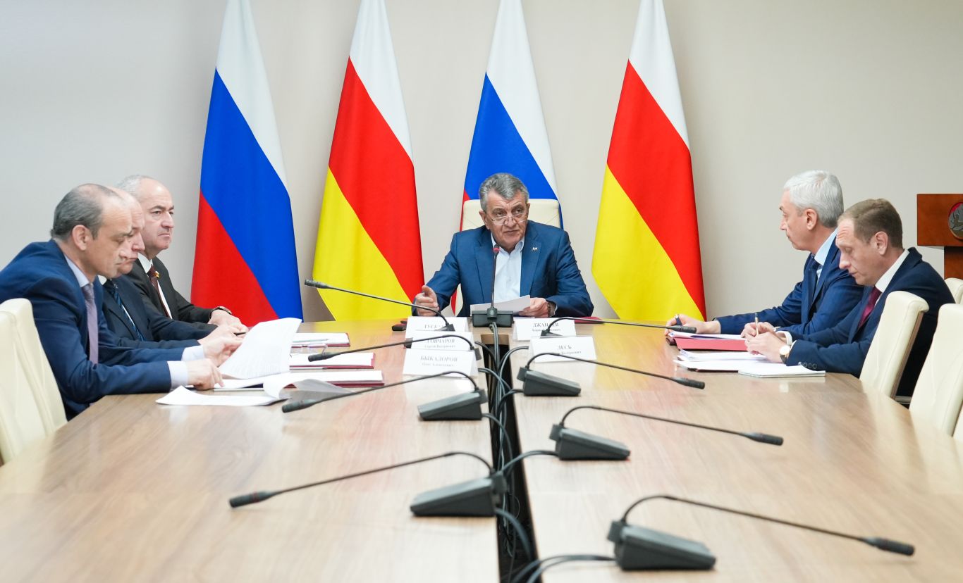 Экипажи ДПС будут перекрывать подъездные пути к местам шествий и возложений на предстоящих майских праздниках