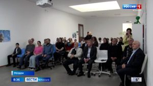 В Моздоке состоялась презентация книги Магомеда Гимбатова «Сердце отдаю детям»