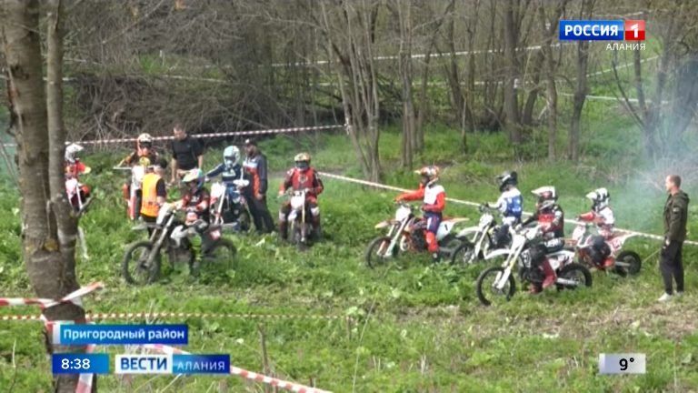 Более 100 человек приняли участие в соревнованиях по мотоциклетному спорту