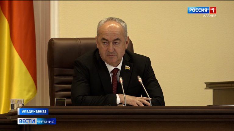 Вопросы обеспечения доступным и комфортным жильем обсудили на заседании совета парламента