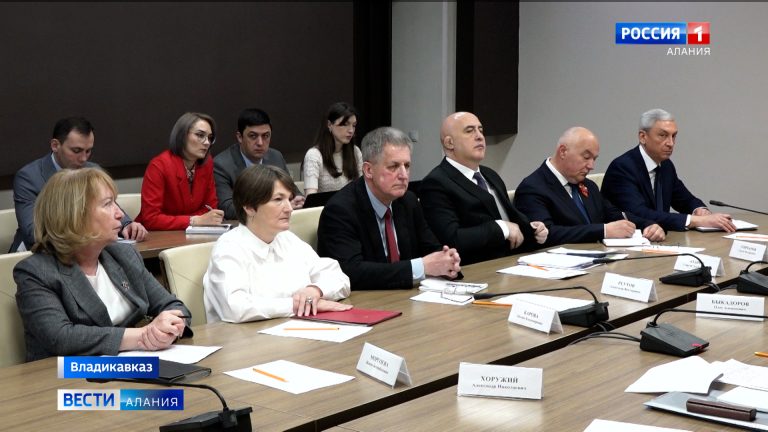 Аппаратное совещание: завершение отопительного сезона, подготовка к майским праздникам