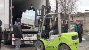 В Дагестан из Северной Осетии отправили очередной гуманитарный груз, в основном питьевую воду