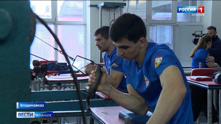 Сборная Северной Осетии по армрестлингу уверенно заняла первое общекомандное место на чемпионате России в Орле