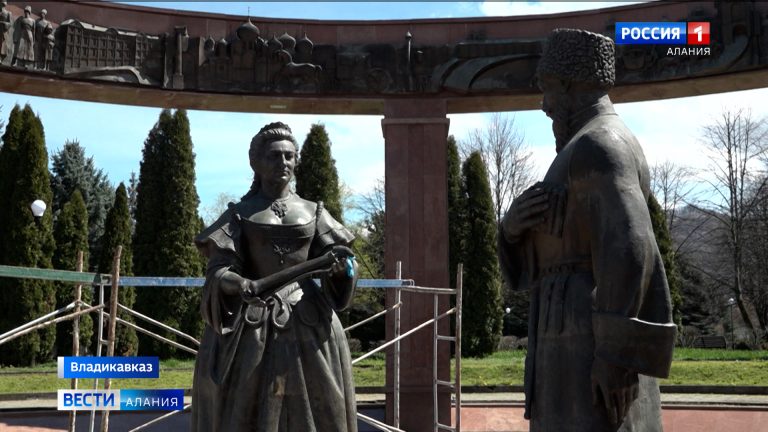 Реставрацию скульптурной композиции «Послы у императрицы» планируют завершить к 9 мая